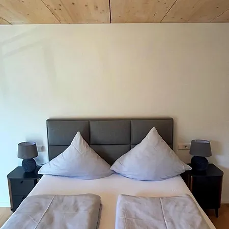 Koenig Apartment